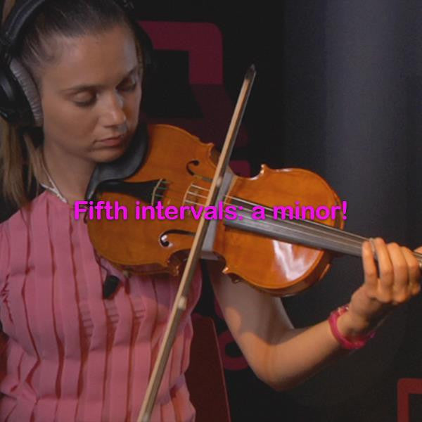 Lesson 122:Fifth intervals: a minor! - violino online, play violin online,   - tocar violin online, уроки игры на скрипке, Metodo Mirkovic - cours de violon en ligne, geige online lernen